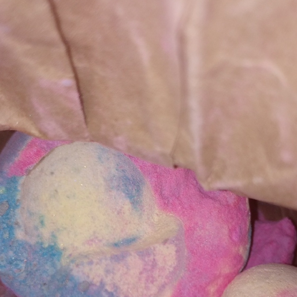 Colorful Bath Bomb 😍💣 LUSH 💖✨